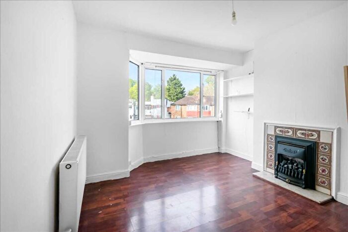 2 Bedroom Apartment To Rent In Deer Gardens, Mitcham, CR4