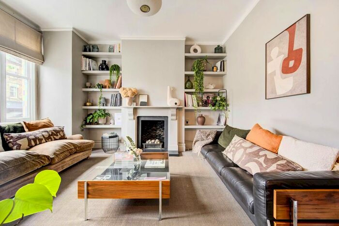 2 Bedroom Maisonette To Rent In Wandsworth Bridge Road, South Park, London, SW6