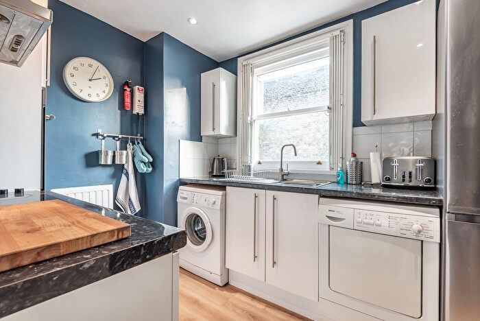 3 Bedroom Flat To Rent In East Street, London, SE17