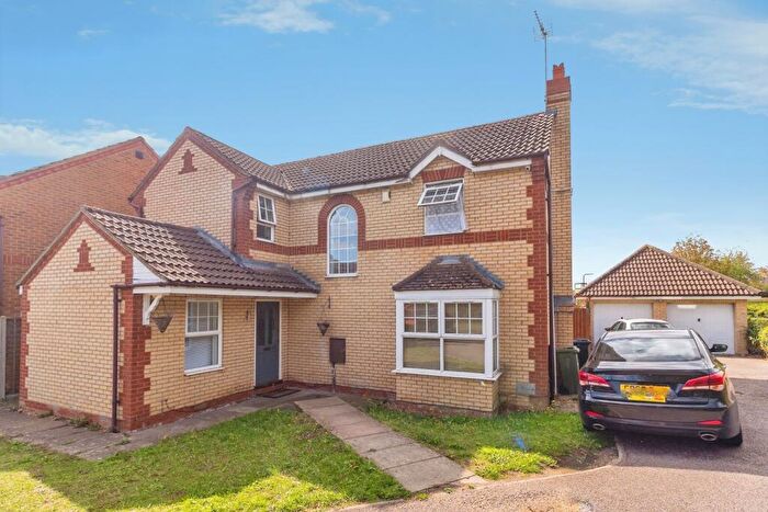 4 Bedroom Detached House For Sale In Kirkstall Place, Oldbrook, Milton Keynes, Buckinghamshire, MK6