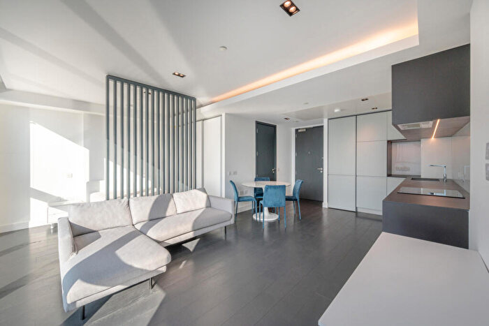 Flat To Rent In Amory Tower, Marsh Wall, E14