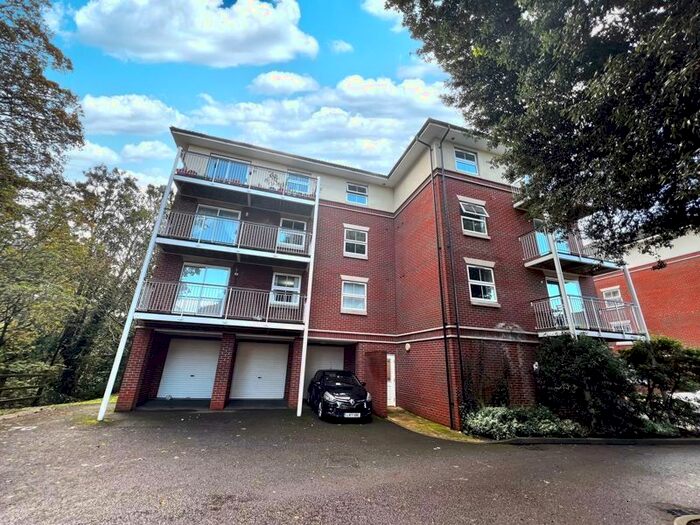 2 Bedroom Flat To Rent In Rollesbrook Gardens, Shirley, Southampton, SO15