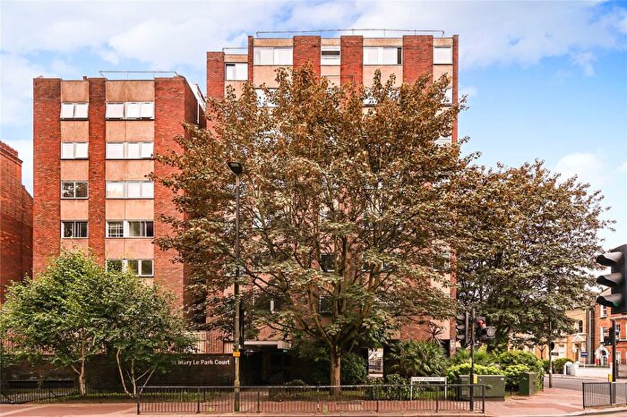 2 Bedroom Flat To Rent In Parkgate Road, London, SW11