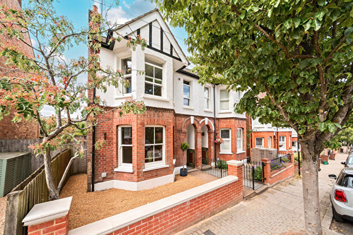 4 Bedroom Semi Detached House For Sale In Carlisle Avenue, St. Albans, AL3