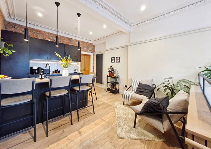 2 Bedroom Flat For Sale In Easter Road, Edinburgh, EH7