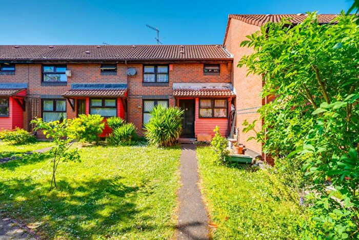 1 Bedroom Terraced House For Sale In Coopers Close, London, E1