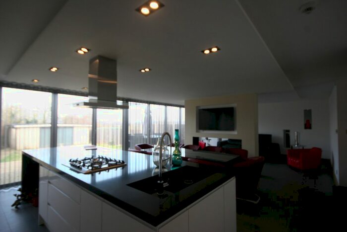 6 Bedroom Semi-Detached House To Rent In Salmon Street, London NW9