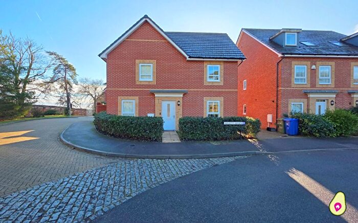 4 Bedroom Detached House For Sale In Arlott Green, Crowthorne, Berkshire, RG45