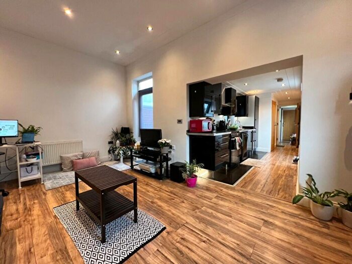 2 Bedroom Flat To Rent In High Street, Beckenham, London, BR3