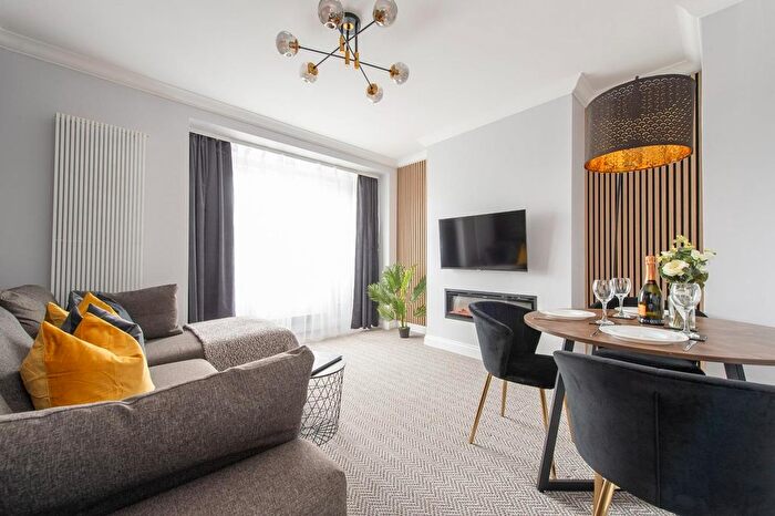 2 Bedroom Flat For Sale In Tooting Grove, Tooting, SW17