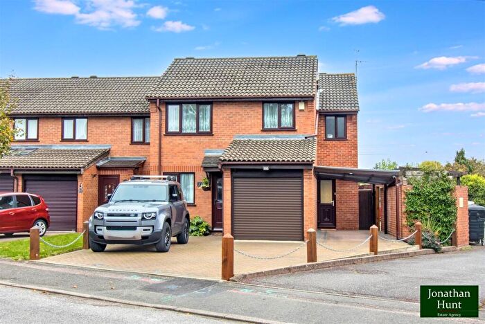 4 Bedroom End Of Terrace House For Sale In Gladbeck Way, Enfield, EN2