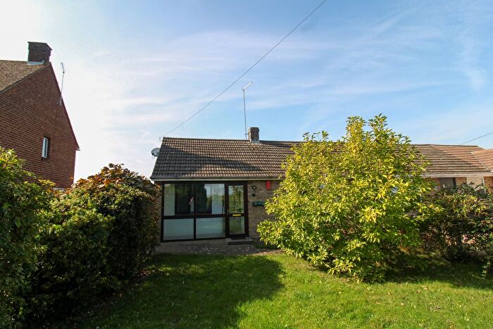 2 Bedroom Bungalow For Sale In Banbury Lane, Rothersthorpe, NN7