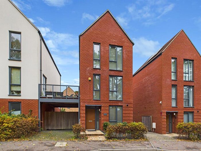 3 Bedroom Detached House For Sale In Cane Hill Drive, Coulsdon, CR5