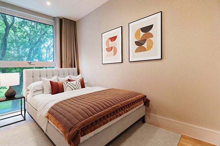 2 Bedroom Flat To Rent In Grinstead Road, Canary Wharf, SE8