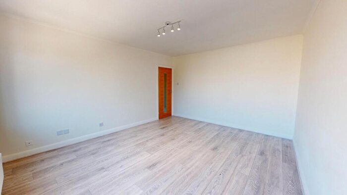 2 Bedroom Flat To Rent In Davigdor Road, Hove, BN3