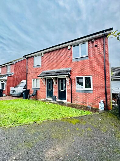 Semi-Detached House To Rent In The Farthings, Dudley, DY2