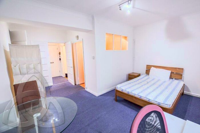 Studio To Rent In Warren Court - Euston Road, NW1