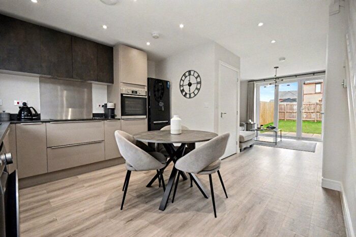 3 Bedroom Semi-detached House For Sale In Little Wood Crescent, Wakefield, West Yorkshire, WF1