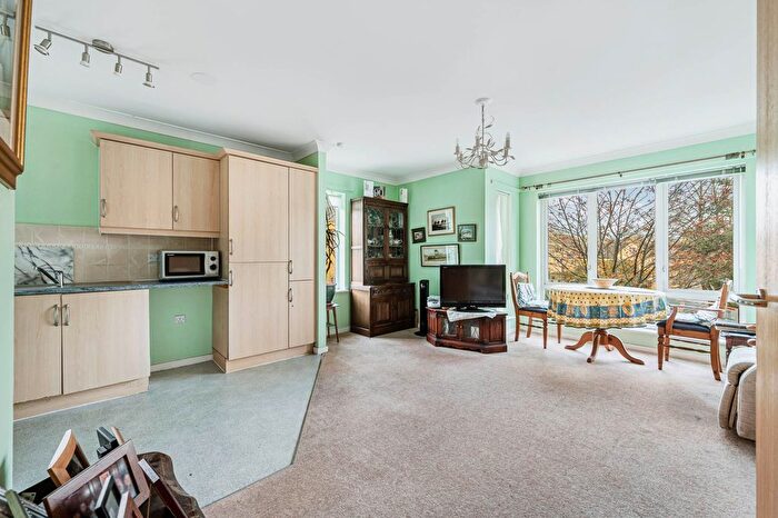 2 Bedroom Flat For Sale In Greenrod Place, Clayponds Lane, Brentford, TW8