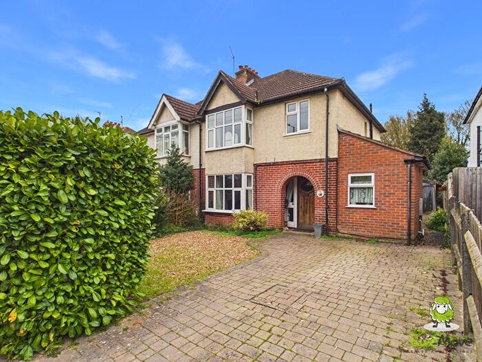 3 Bedroom Semi Detached House For Sale In Winchester Road, Basingstoke, Hampshire, RG21
