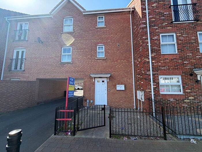 2 Bedroom Flat For Sale In Raby Road, Hartlepool, TS24