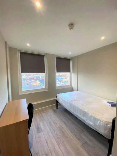 Apartment To Rent In Room Available - Sunbridge Road, Bradford, BD1