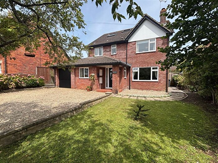 5 Bedroom Detached House For Sale In Wick Lane, Devizes, SN10