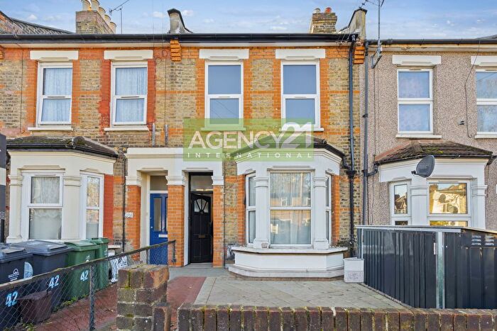 2 Bedroom Flat To Rent In Goldsmith Road, Leyton, E10
