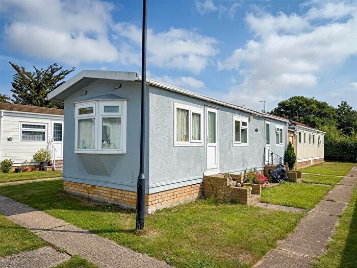 1 Bedroom Park Home For Sale In Meadowview Park, St. Osyth Road, Little Clacton, CO16