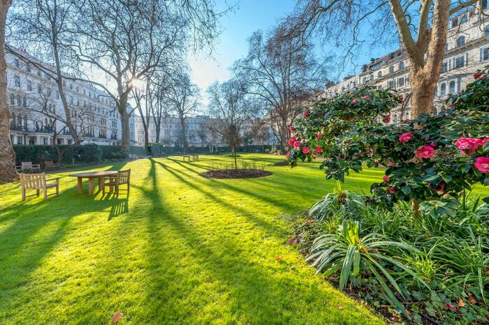 2 Bedroom Flat To Rent In Kensington Gardens Square, Bayswater, London, W2