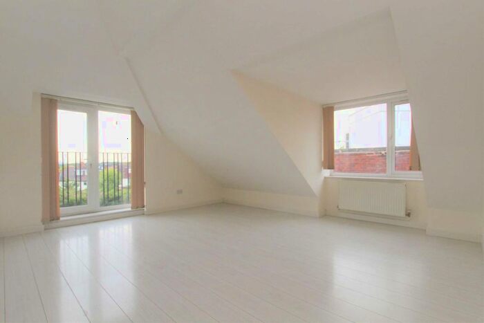 2 Bedroom Flat To Rent In Finchley Road, London, NW11