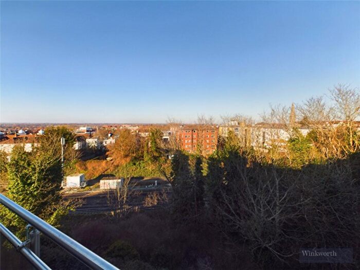 2 Bedroom Apartment To Rent In Hythe Road, Surbiton, KT6