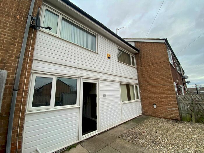 3 Bedroom Property To Rent In Farndale Gardens, Leeds, LS14