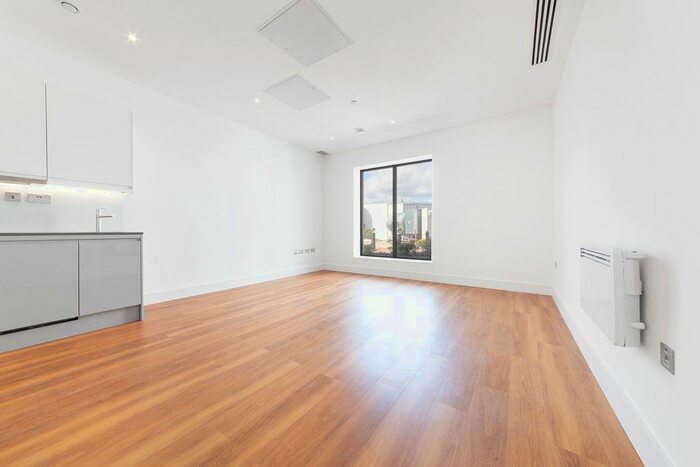 2 Bedroom Flat To Rent In Atria House, Bath Road, Slough, London, SL1