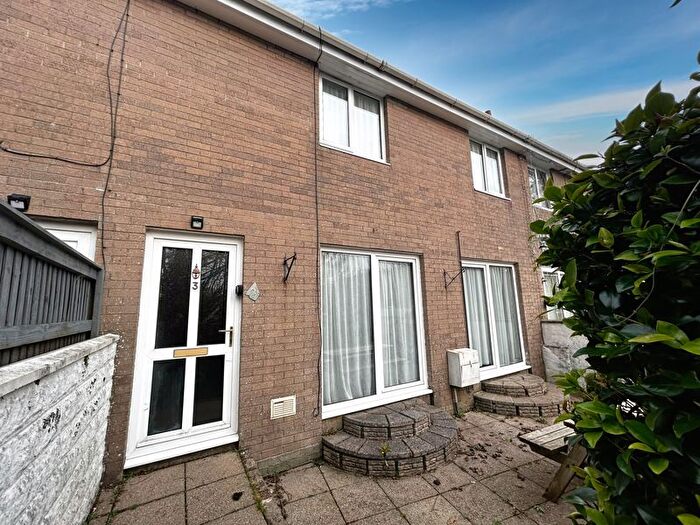 3 Bedroom Property To Rent In Coed-Y-Rhaidyr, Neath, SA11