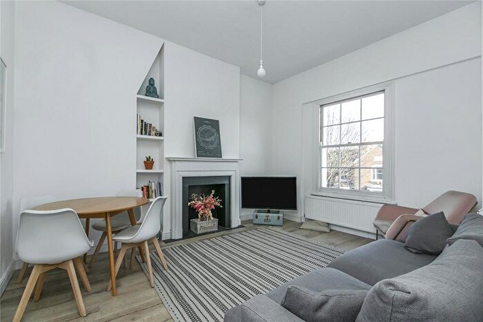 2 Bedroom Apartment To Rent In Gateway Mews, London, E8