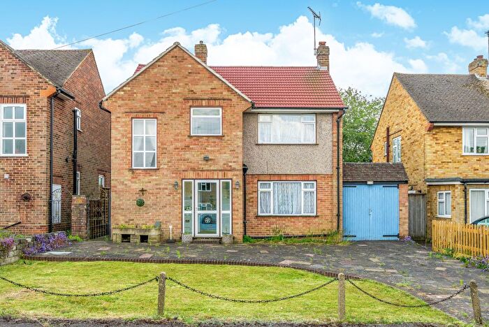 3 Bedroom Detached House For Sale In Strathcona Avenue, Little Bookham, KT23