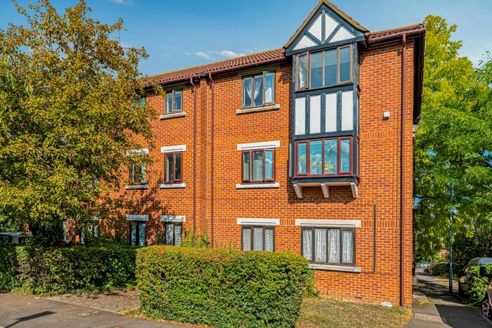 2 Bedroom Flat To Rent In Tawny Close, Feltham TW13