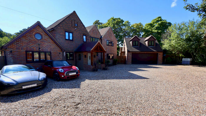 4 Bedroom Detached House For Sale In Chesham Road, Great Missenden, HP16