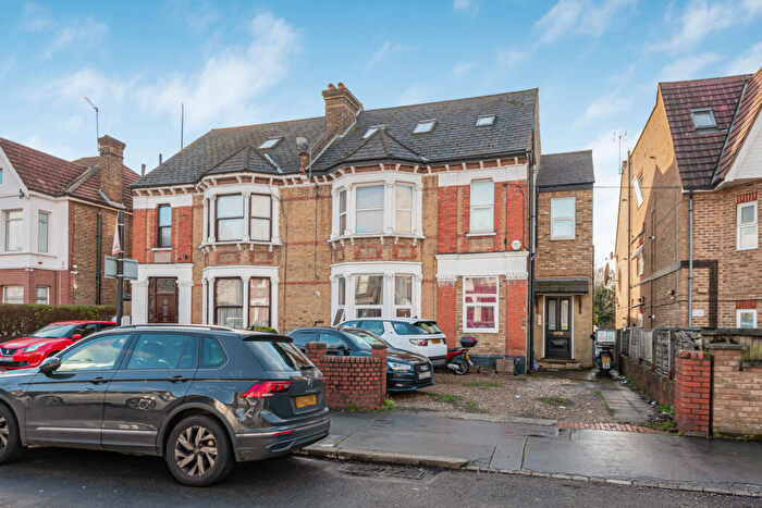 1 Bedroom Apartment For Sale In Bensham Manor Road, Thornton Heath, CR7