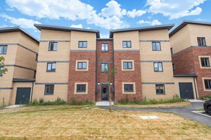 2 Bedroom Flat For Sale In Ainger Close, Aylesbury, HP19