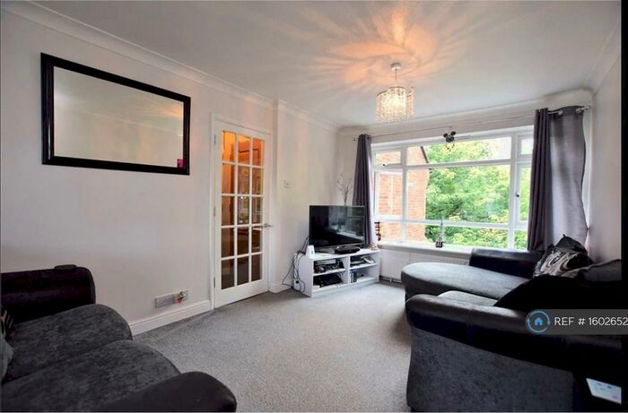 3 Bedroom Flat To Rent In Plantation Road, Amersham, HP6
