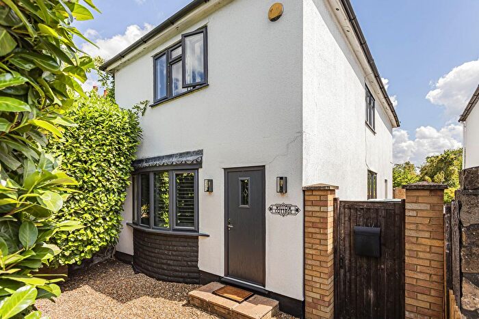 3 Bedroom Detached House To Rent In Walton Bridge Road, Shepperton, TW17
