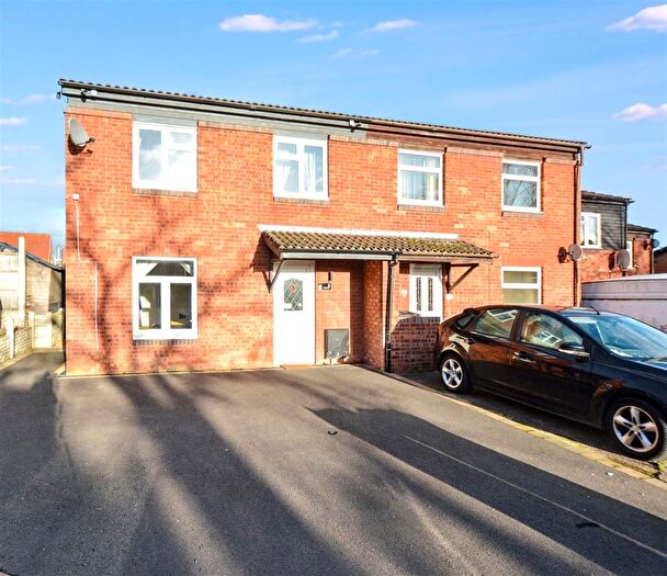 3 Bedroom Town House For Sale In Victoria Street, Ilkeston, DE7