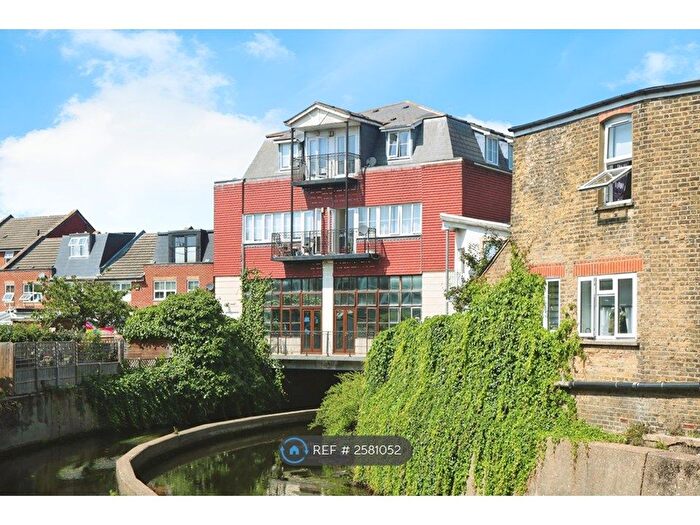 2 Bedroom Flat To Rent In Duntshill Mill, London, SW18