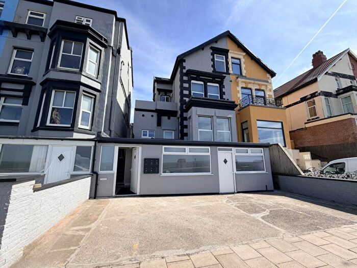 Flat To Rent In The Promenade, Blackpool, FY1