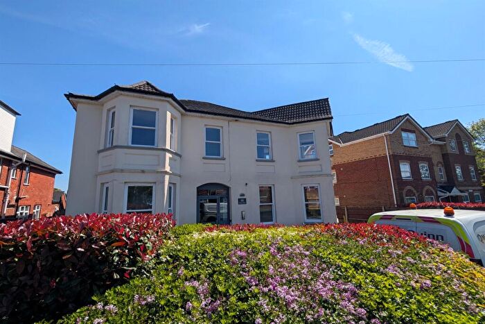 1 Bedroom Flat To Rent In Peartree Avenue, Sholing, SO19