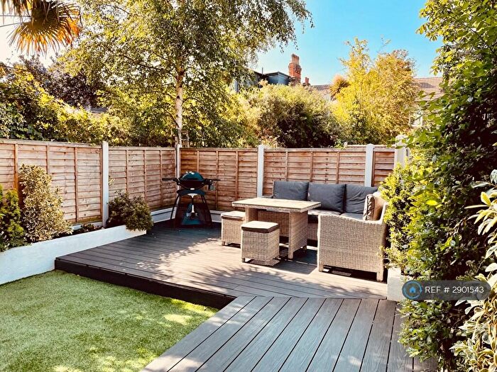 2 Bedroom Flat To Rent In Warner Road, Walthamstow, E17