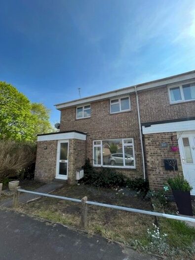 3 Bedroom Semi-Detached House To Rent In Fleming Avenue, North Baddesley, Southampton, SO52