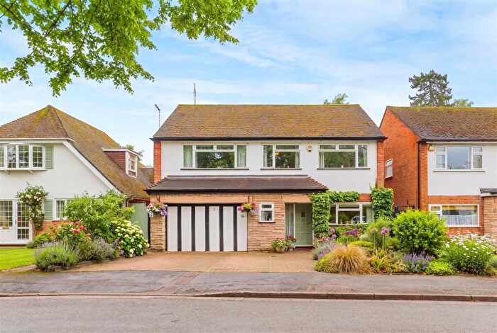 4 Bedroom Detached House For Sale In Ferndale Drive, Kenilworth, CV8